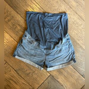 Signature by Levi Strauss & Co. Gold Women's Maternity 5" Short Large